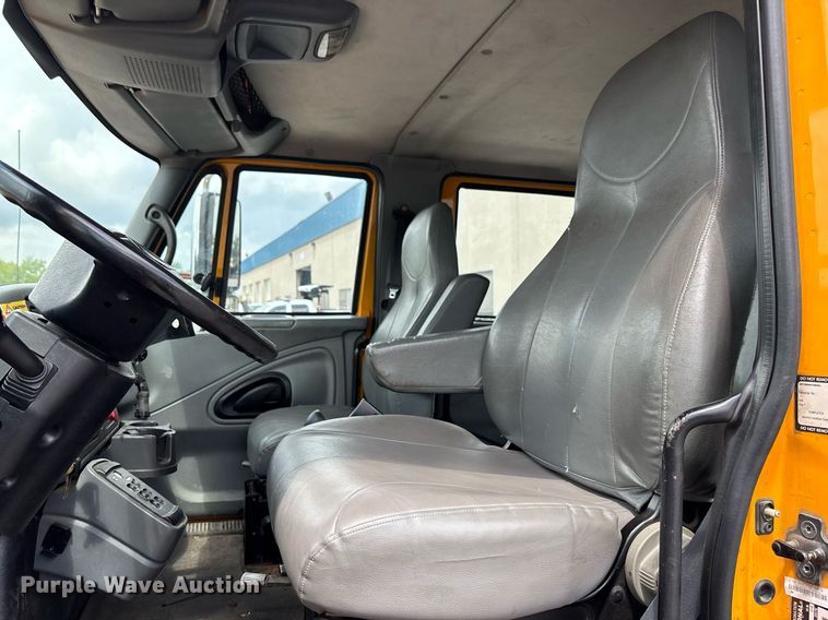 image for item DY0345 2006 International WorkStar 7400 crew cab dump truck