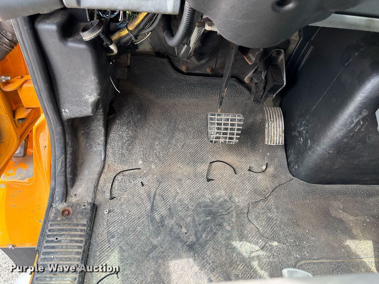 image for item DY0345 2006 International WorkStar 7400 crew cab dump truck