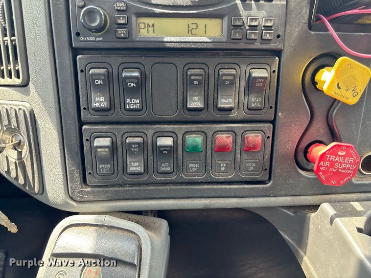 image for item DY0345 2006 International WorkStar 7400 crew cab dump truck