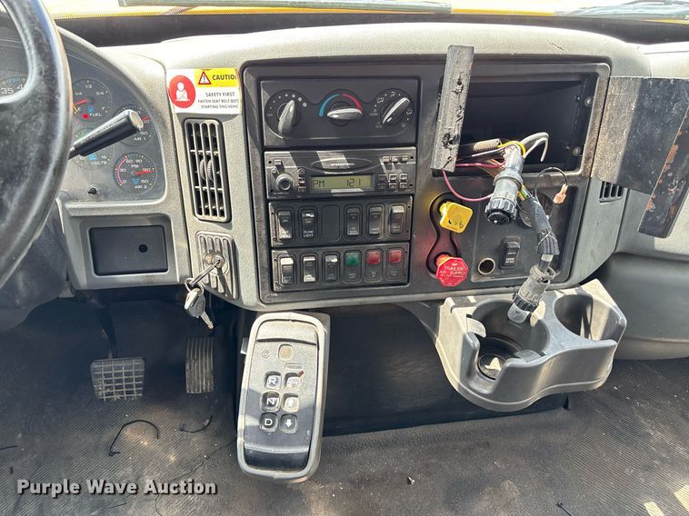 image for item DY0345 2006 International WorkStar 7400 crew cab dump truck