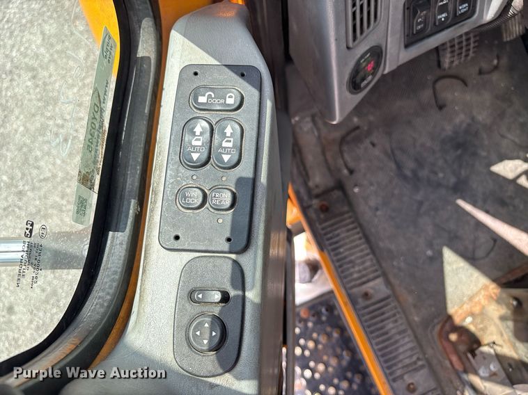 image for item DY0345 2006 International WorkStar 7400 crew cab dump truck