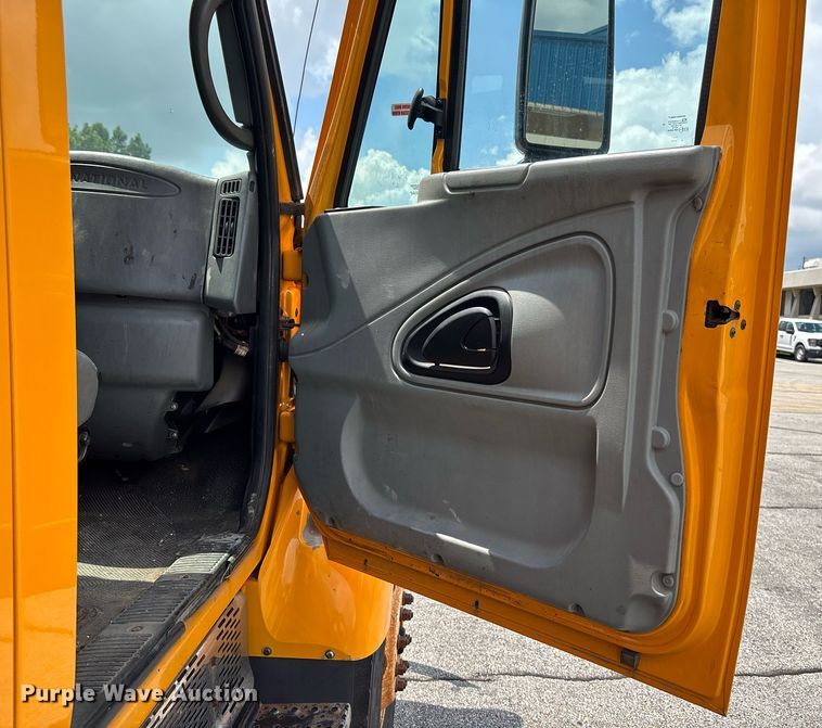 image for item DY0345 2006 International WorkStar 7400 crew cab dump truck