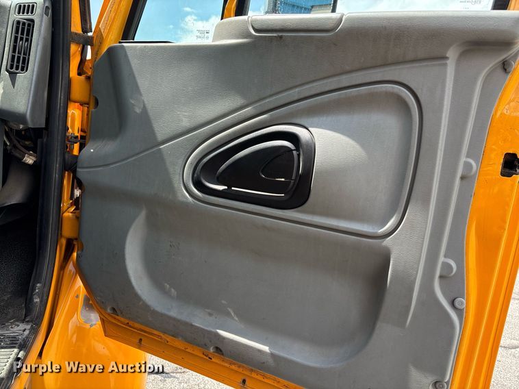 image for item DY0345 2006 International WorkStar 7400 crew cab dump truck