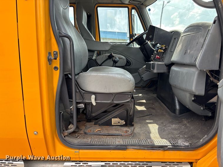 image for item DY0345 2006 International WorkStar 7400 crew cab dump truck