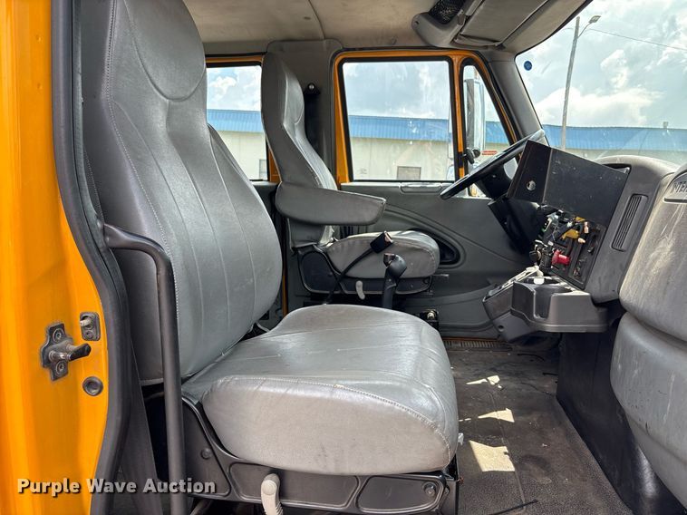 image for item DY0345 2006 International WorkStar 7400 crew cab dump truck