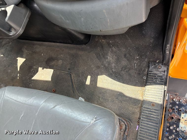 image for item DY0345 2006 International WorkStar 7400 crew cab dump truck