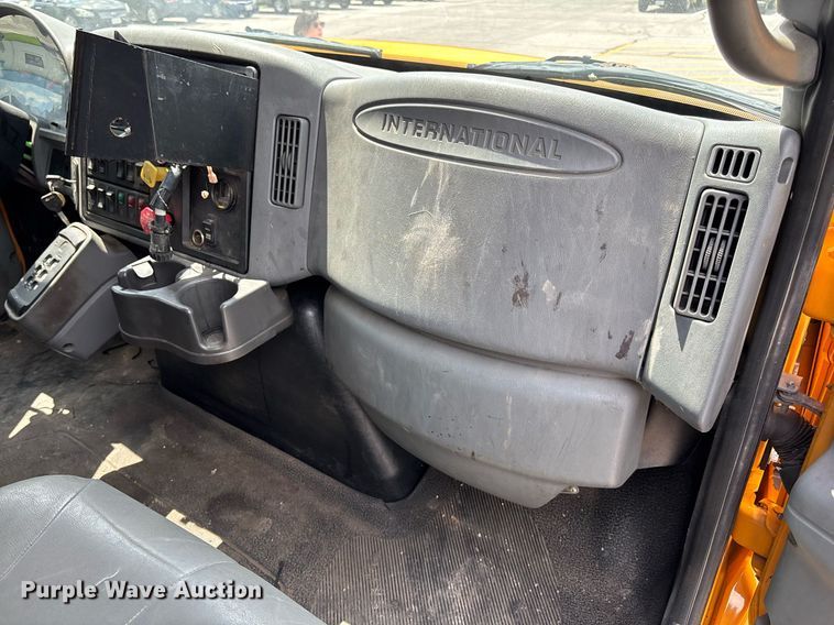 image for item DY0345 2006 International WorkStar 7400 crew cab dump truck