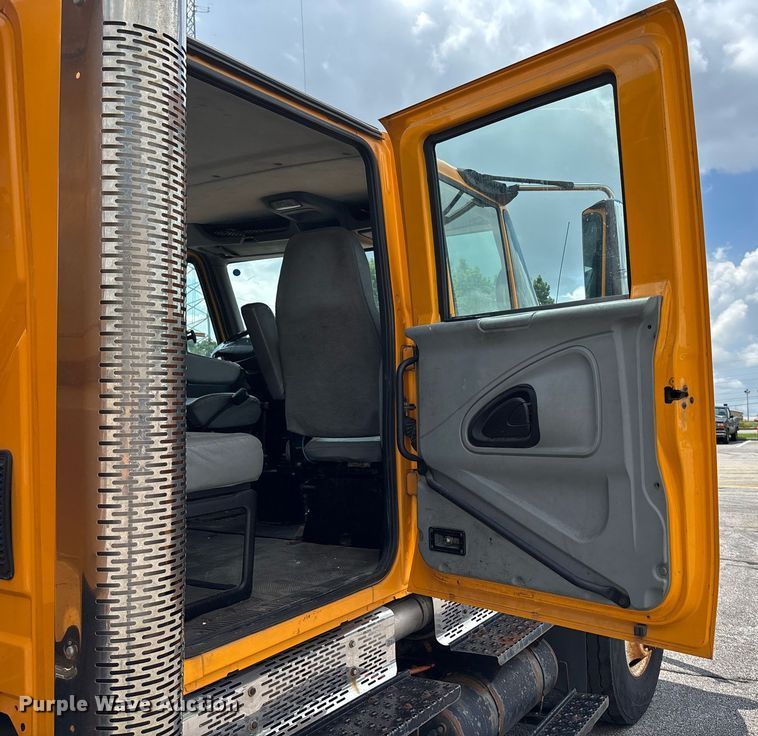 image for item DY0345 2006 International WorkStar 7400 crew cab dump truck