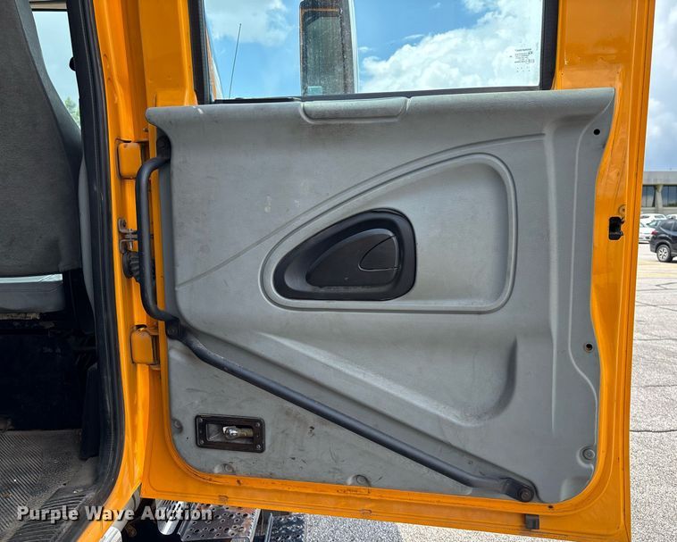 image for item DY0345 2006 International WorkStar 7400 crew cab dump truck