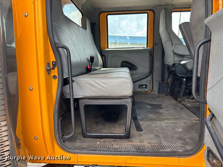 image for item DY0345 2006 International WorkStar 7400 crew cab dump truck