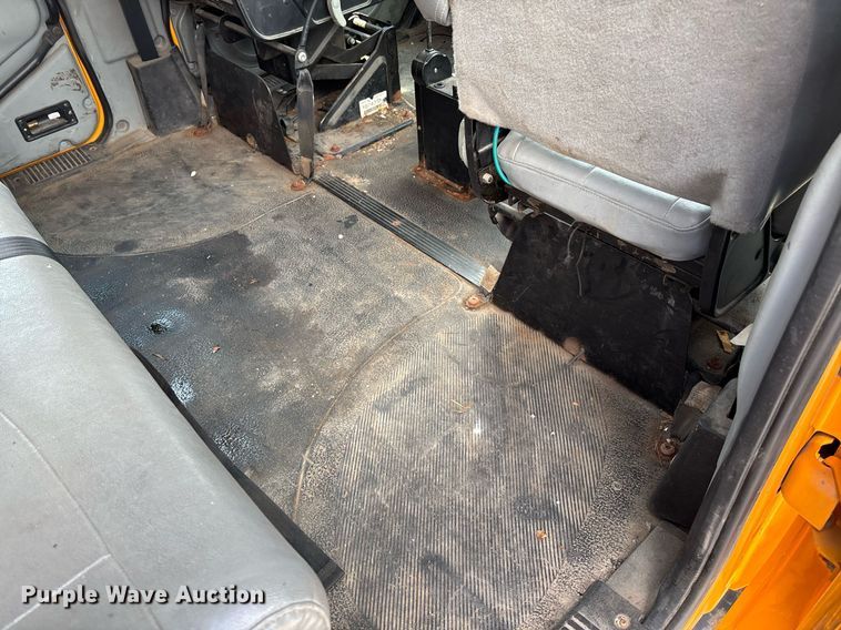 image for item DY0345 2006 International WorkStar 7400 crew cab dump truck