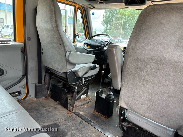 image for item DY0345 2006 International WorkStar 7400 crew cab dump truck