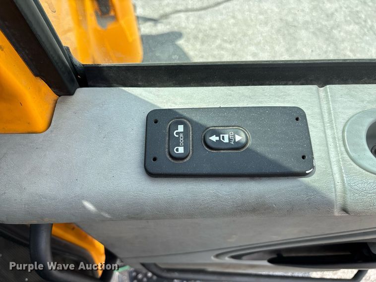 image for item DY0345 2006 International WorkStar 7400 crew cab dump truck