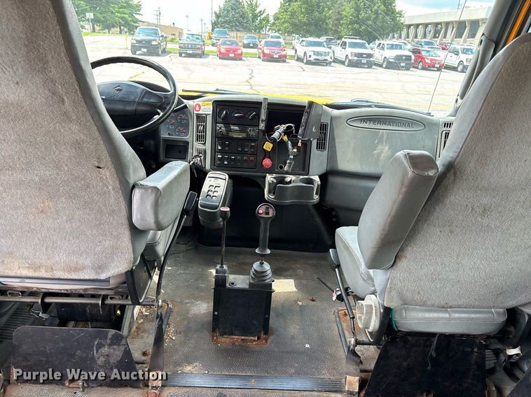 image for item DY0345 2006 International WorkStar 7400 crew cab dump truck