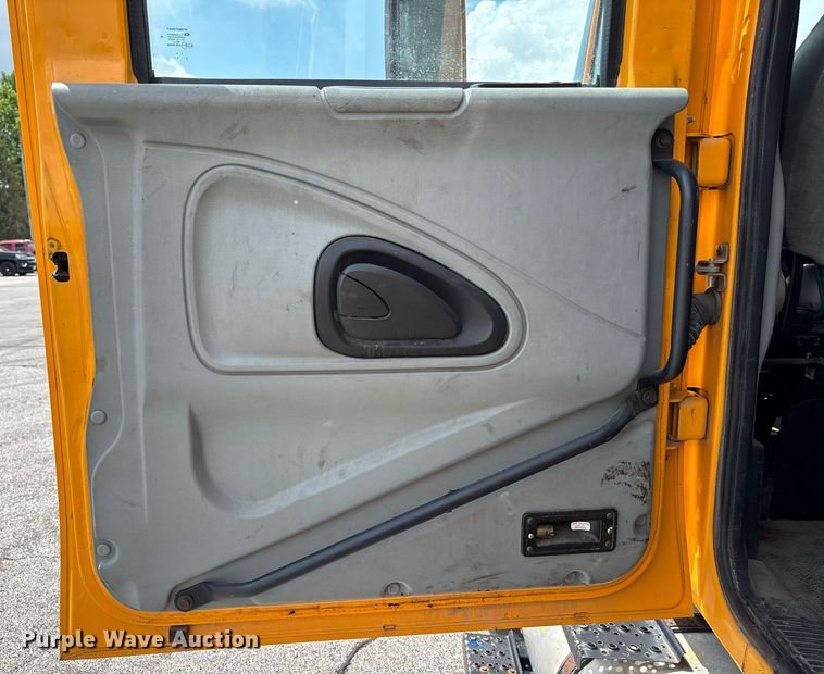 image for item DY0345 2006 International WorkStar 7400 crew cab dump truck