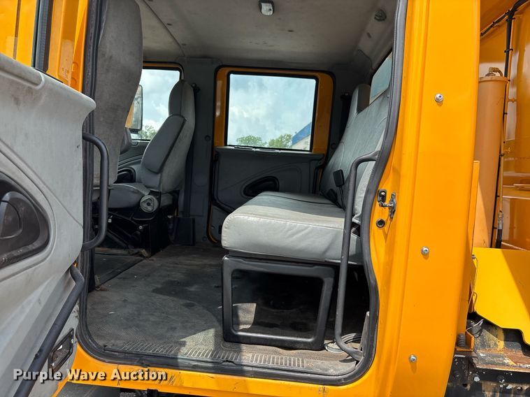 image for item DY0345 2006 International WorkStar 7400 crew cab dump truck