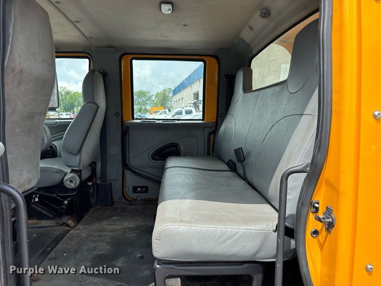 image for item DY0345 2006 International WorkStar 7400 crew cab dump truck