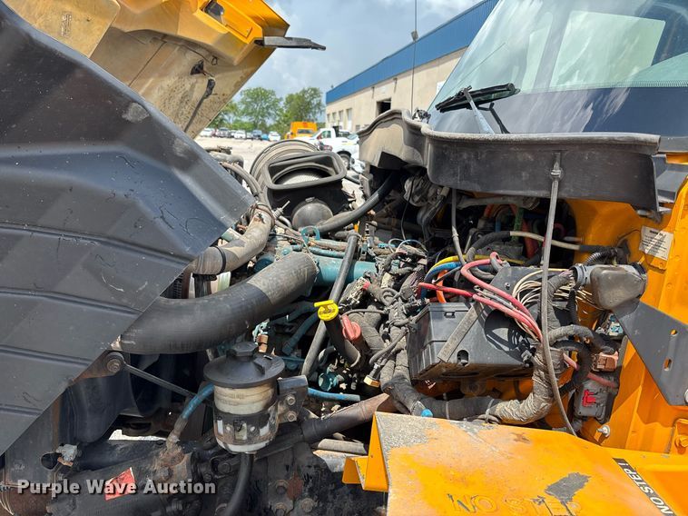 image for item DY0345 2006 International WorkStar 7400 crew cab dump truck