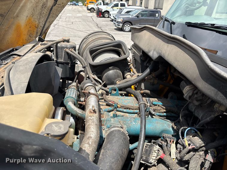 image for item DY0345 2006 International WorkStar 7400 crew cab dump truck