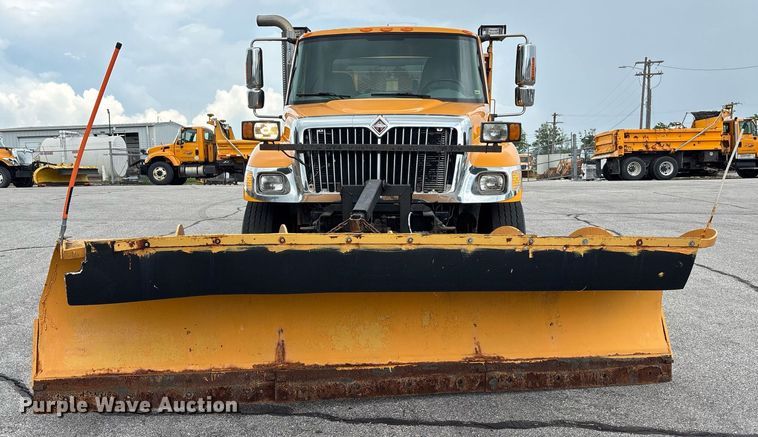 image for item DY0346 2006 International 7400 dump truck