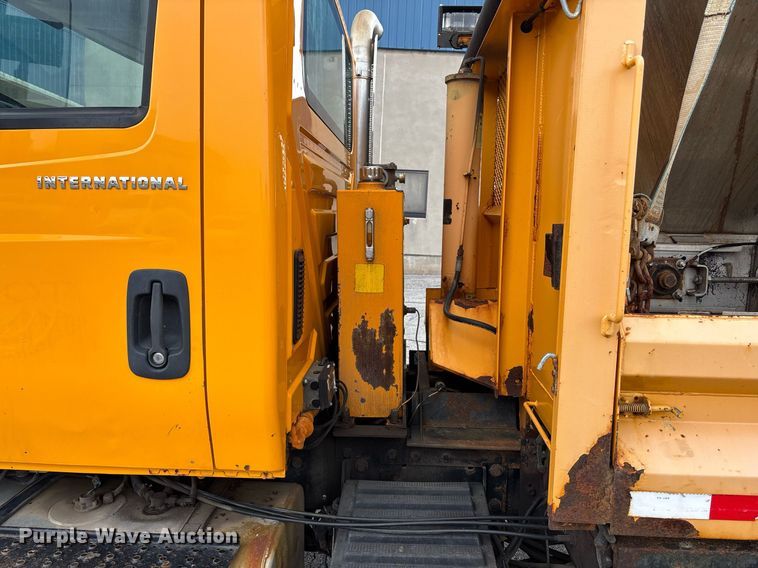 image for item DY0346 2006 International 7400 dump truck