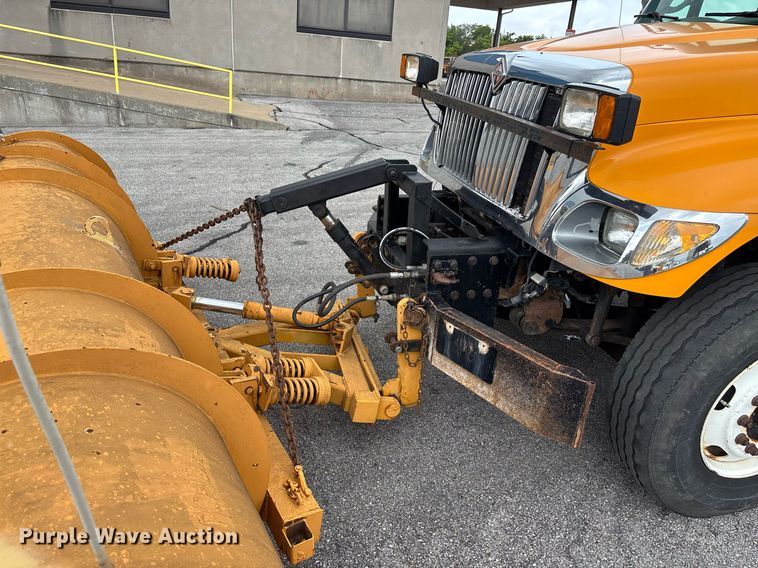 image for item DY0346 2006 International 7400 dump truck