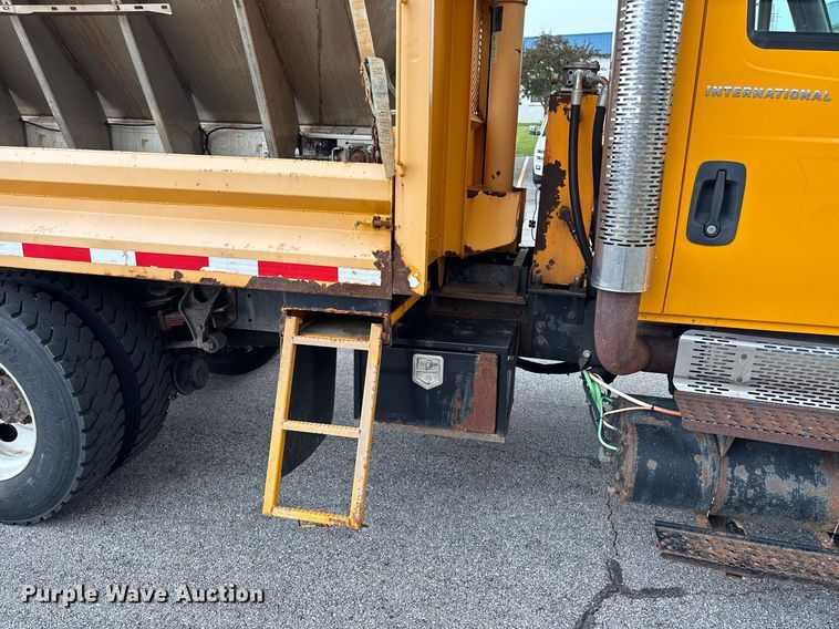 image for item DY0346 2006 International 7400 dump truck