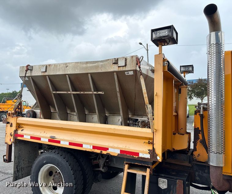 image for item DY0346 2006 International 7400 dump truck