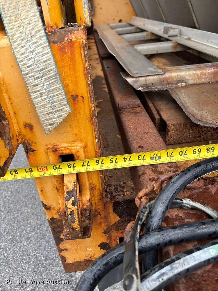 image for item DY0346 2006 International 7400 dump truck