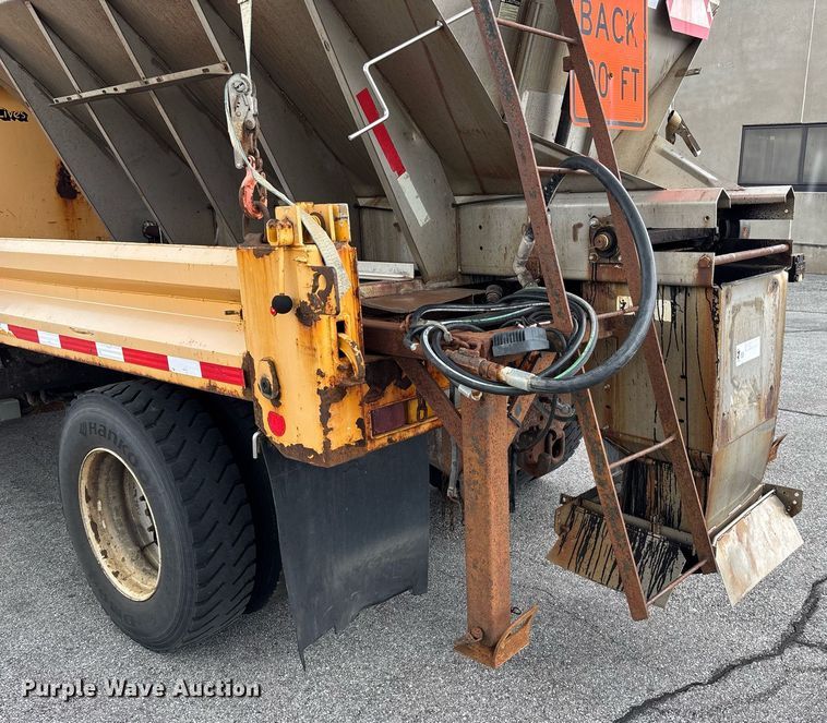 image for item DY0346 2006 International 7400 dump truck