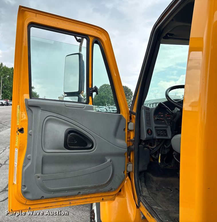 image for item DY0346 2006 International 7400 dump truck