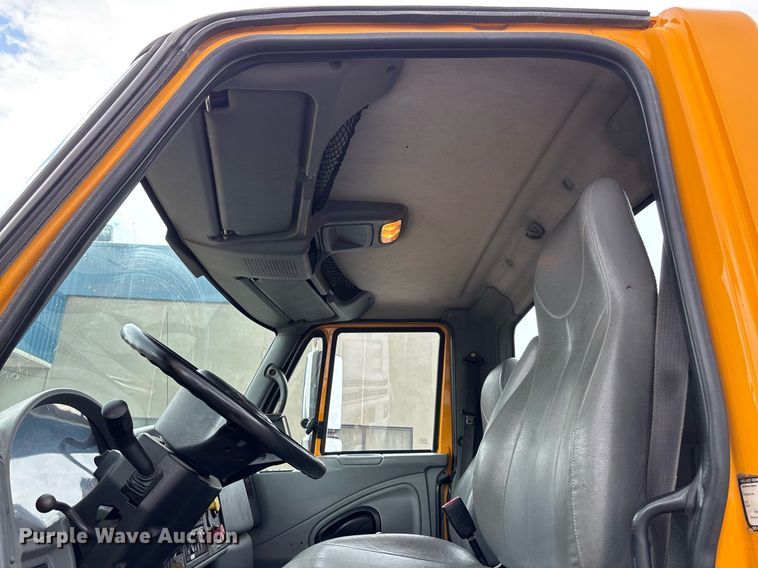 image for item DY0346 2006 International 7400 dump truck