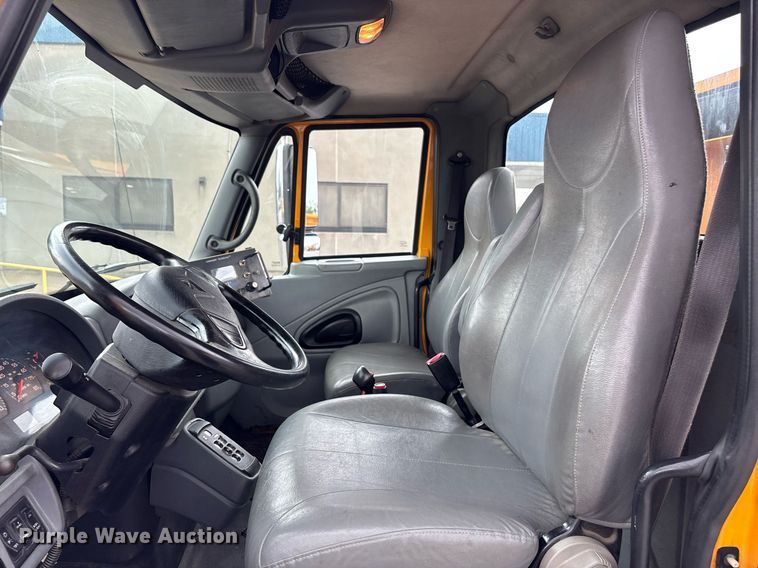 image for item DY0346 2006 International 7400 dump truck