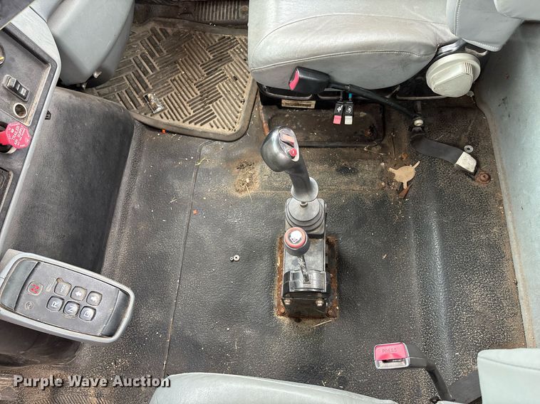 image for item DY0346 2006 International 7400 dump truck