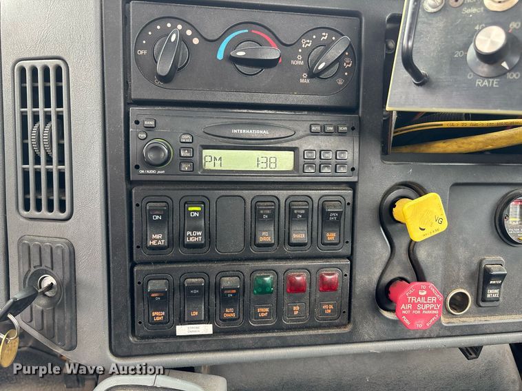 image for item DY0346 2006 International 7400 dump truck