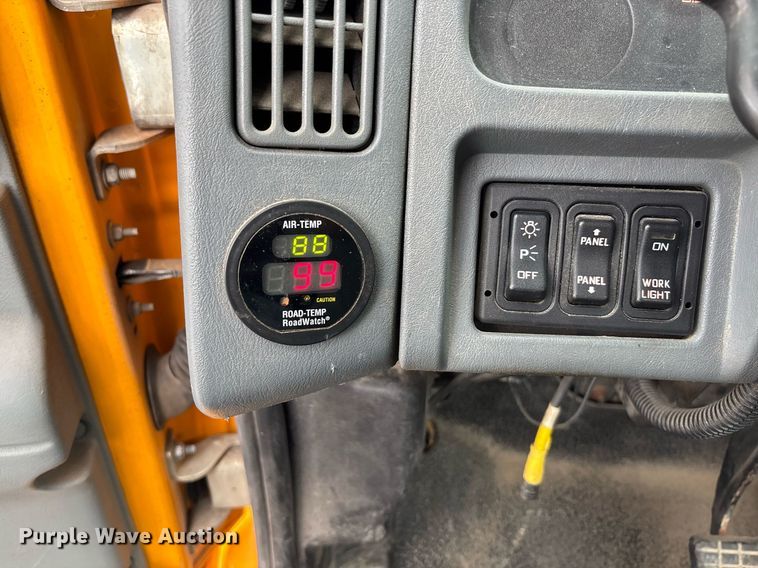 image for item DY0346 2006 International 7400 dump truck