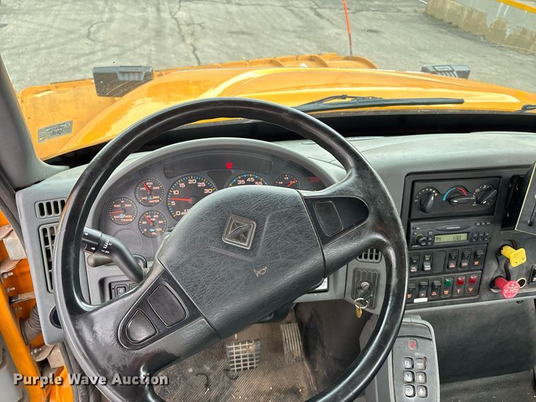 image for item DY0346 2006 International 7400 dump truck