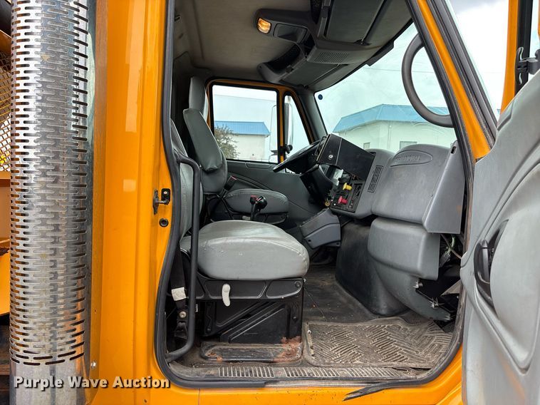 image for item DY0346 2006 International 7400 dump truck