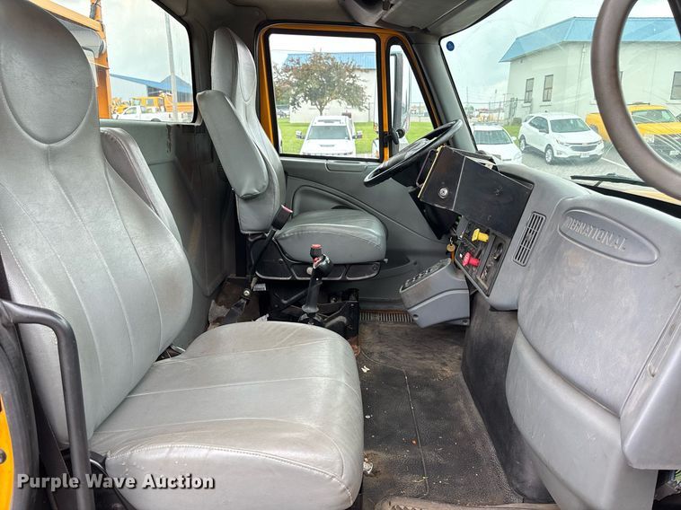 image for item DY0346 2006 International 7400 dump truck