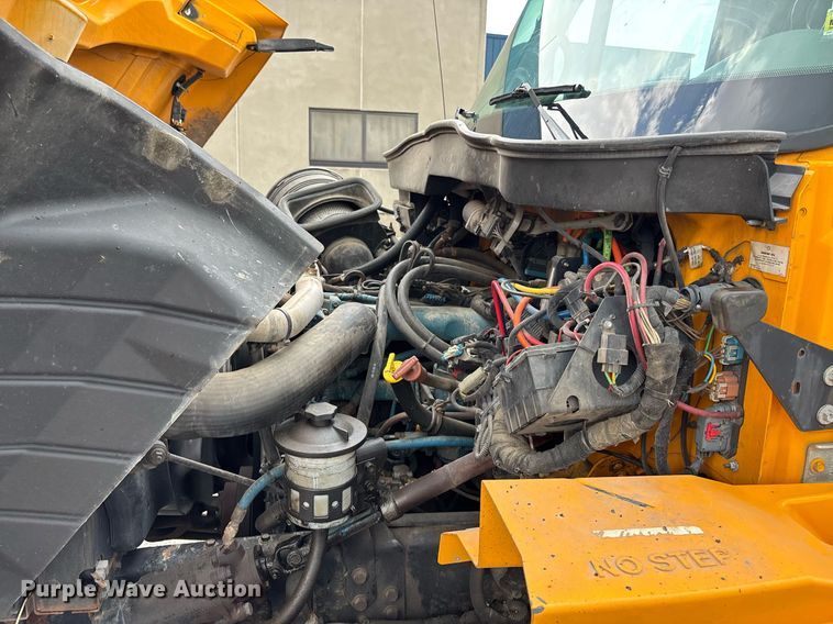 image for item DY0346 2006 International 7400 dump truck