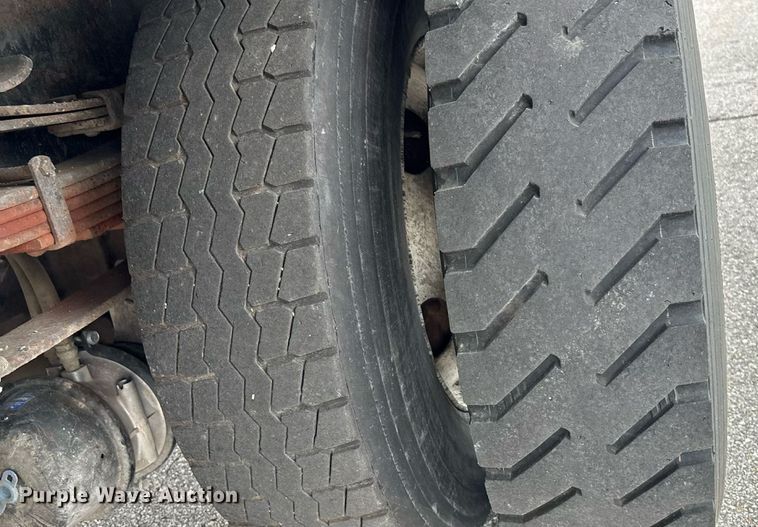 image for item DY0346 2006 International 7400 dump truck