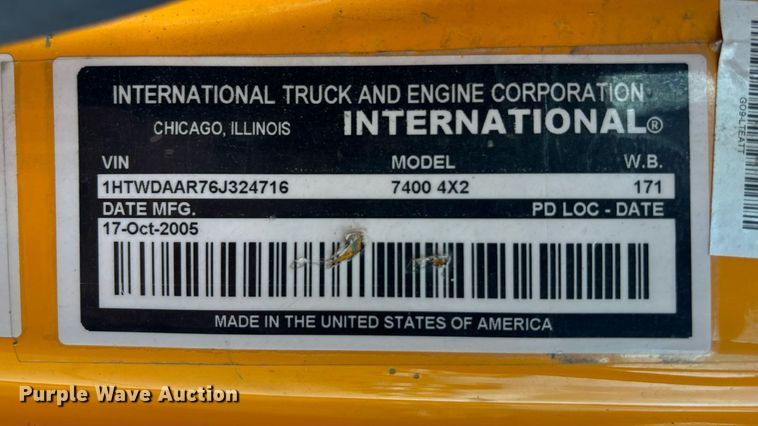 image for item DY0346 2006 International 7400 dump truck
