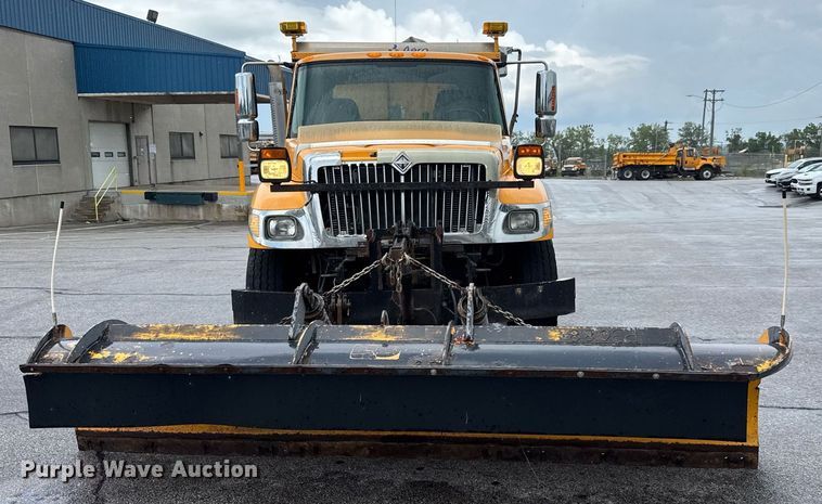 image for item DY0347 2005 International 7400 dump truck