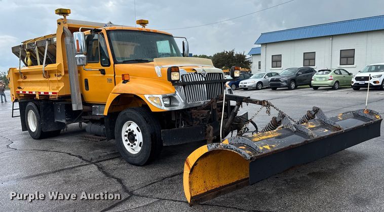 image for item DY0347 2005 International 7400 dump truck