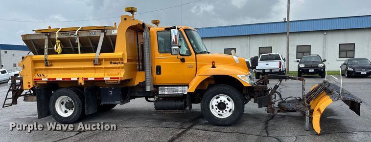 image for item DY0347 2005 International 7400 dump truck