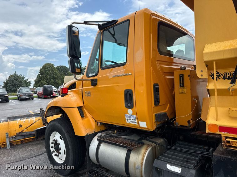 image for item DY0347 2005 International 7400 dump truck