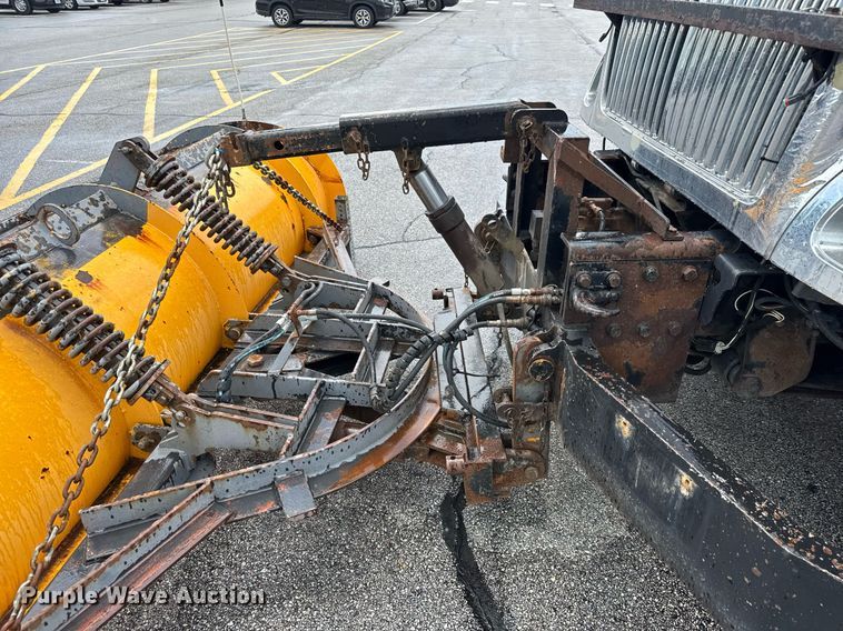 image for item DY0347 2005 International 7400 dump truck