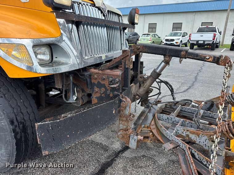 image for item DY0347 2005 International 7400 dump truck