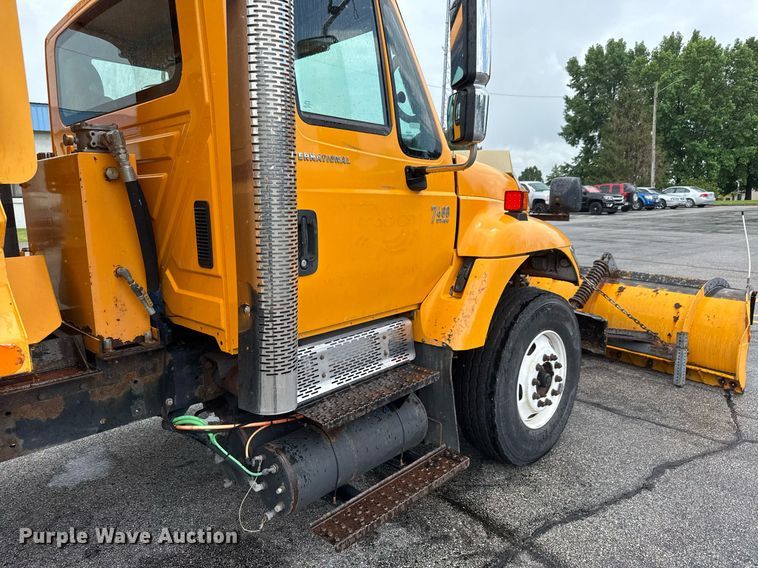 image for item DY0347 2005 International 7400 dump truck