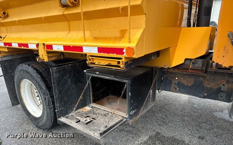 image for item DY0347 2005 International 7400 dump truck